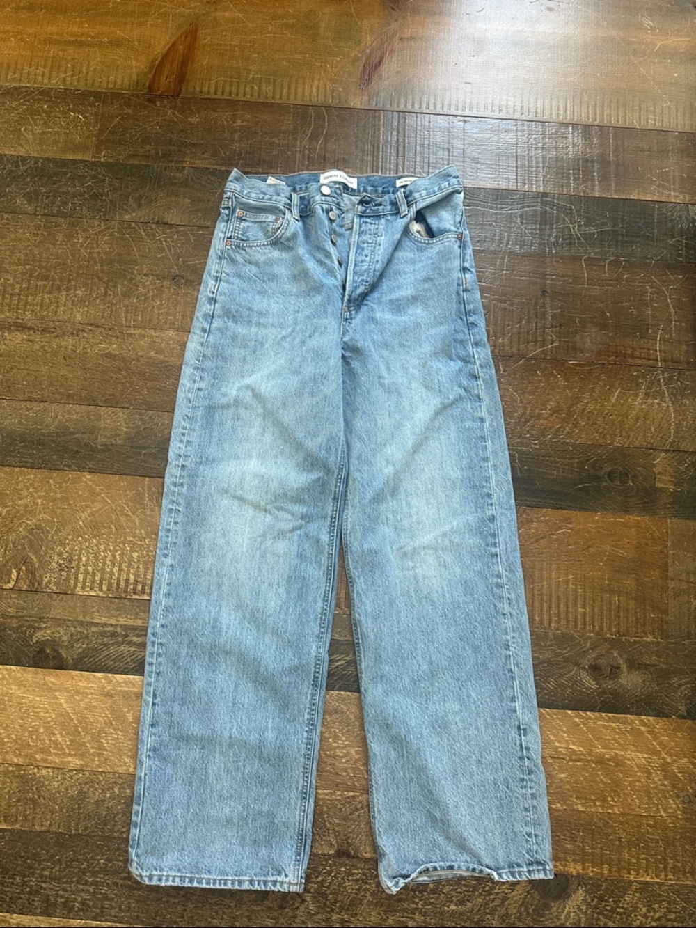 Lo-Rise Baggy Light Wash Jeans